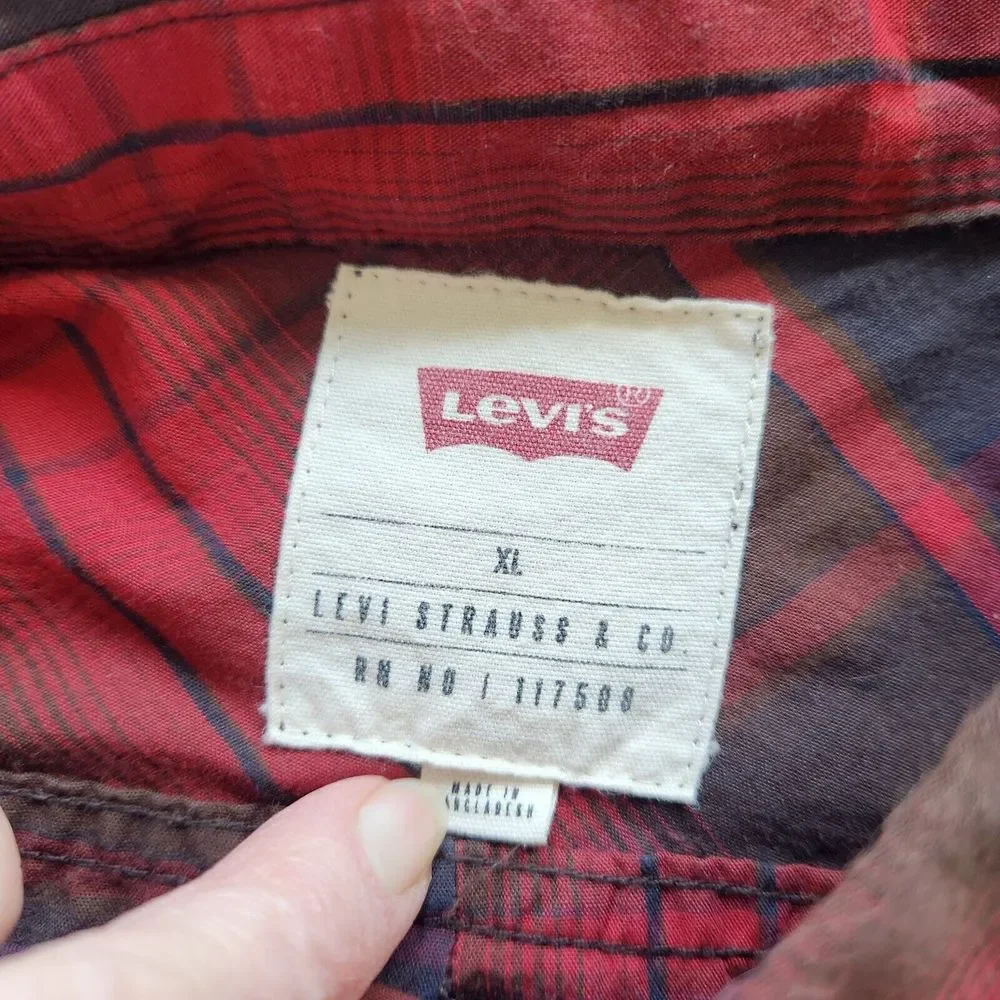 Levis Mens Size XL Button Down Long Sleeve Shirt Red‎ Blue Plaid
